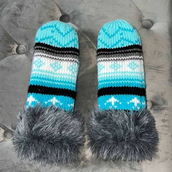 Mittens - Picture 2 of 2